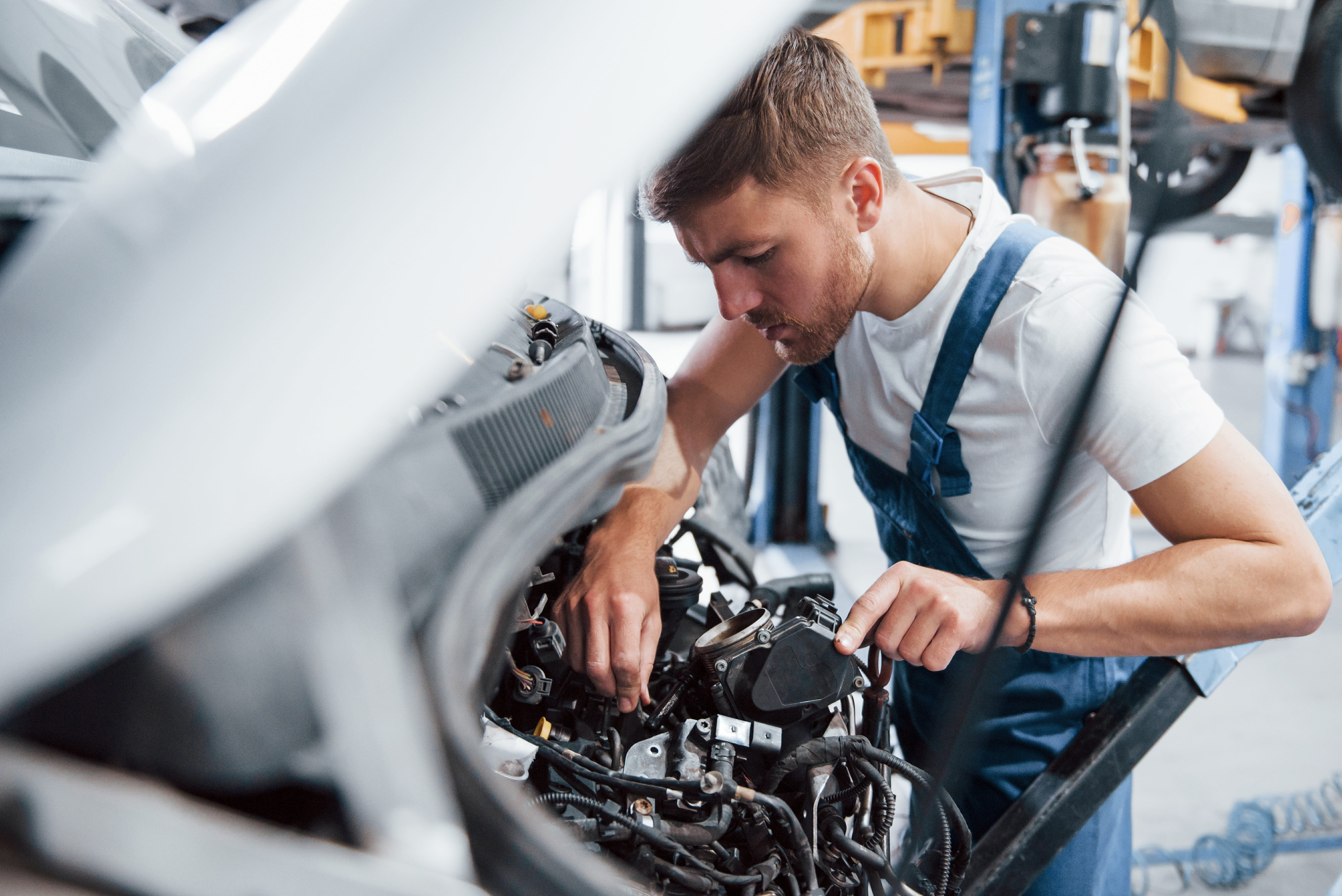 Looks Not That Bad Employee In The Blue Colored U 2025 03 18 20 01 55 Utc